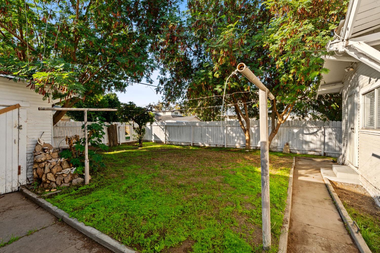 3124 E Madison Ave, Fresno, CA 93702