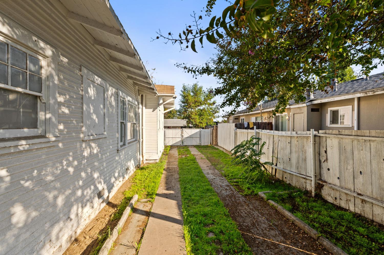 3124 E Madison Ave, Fresno, CA 93702