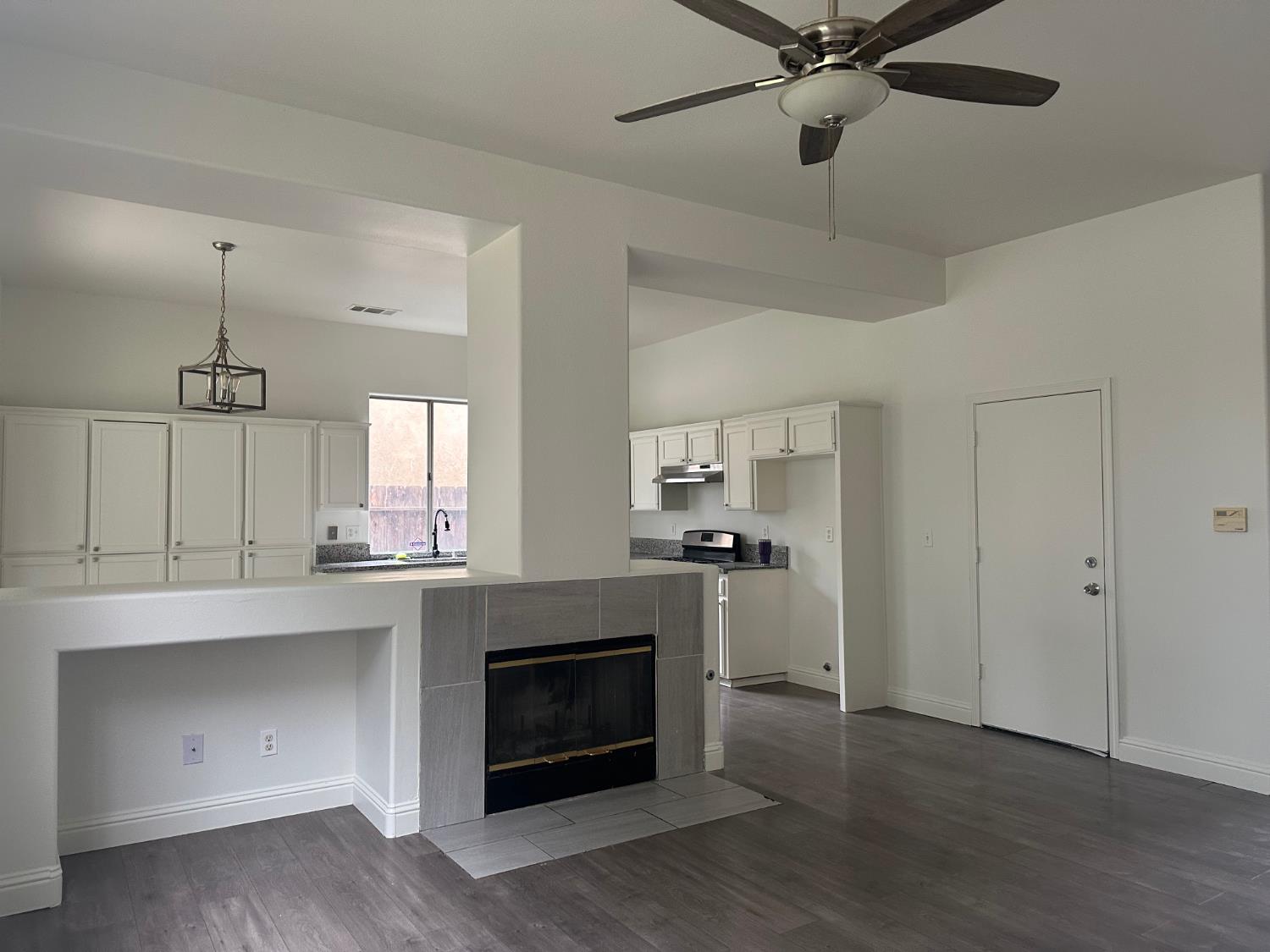 5260 E Wildflower Ln, Fresno, CA 93725