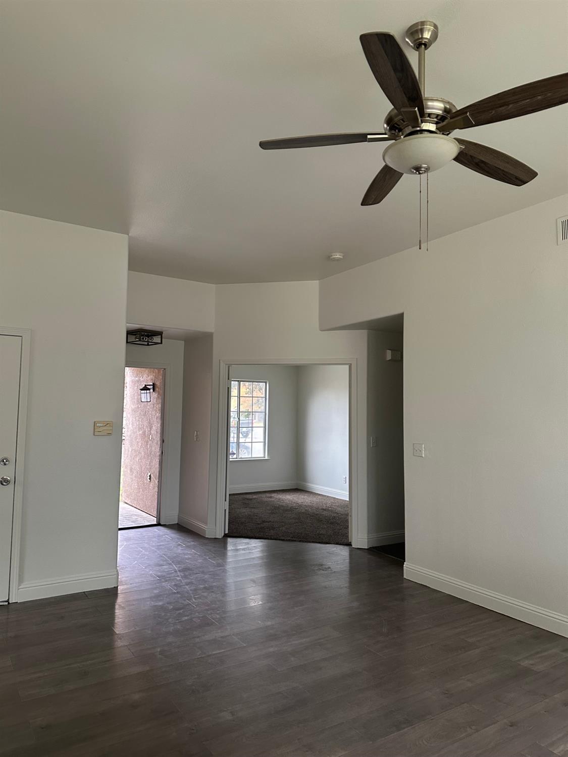 5260 E Wildflower Ln, Fresno, CA 93725