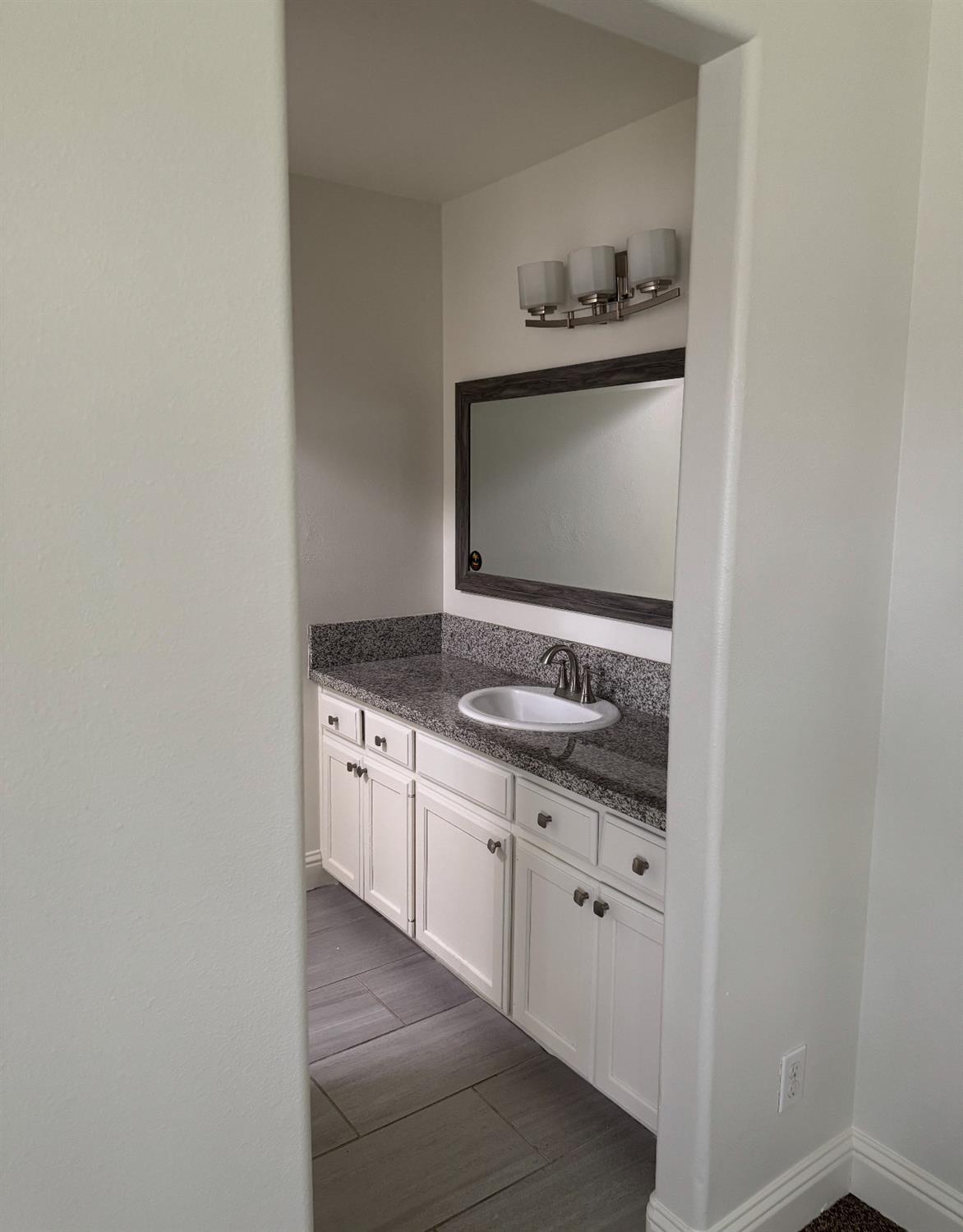 5260 E Wildflower Ln, Fresno, CA 93725