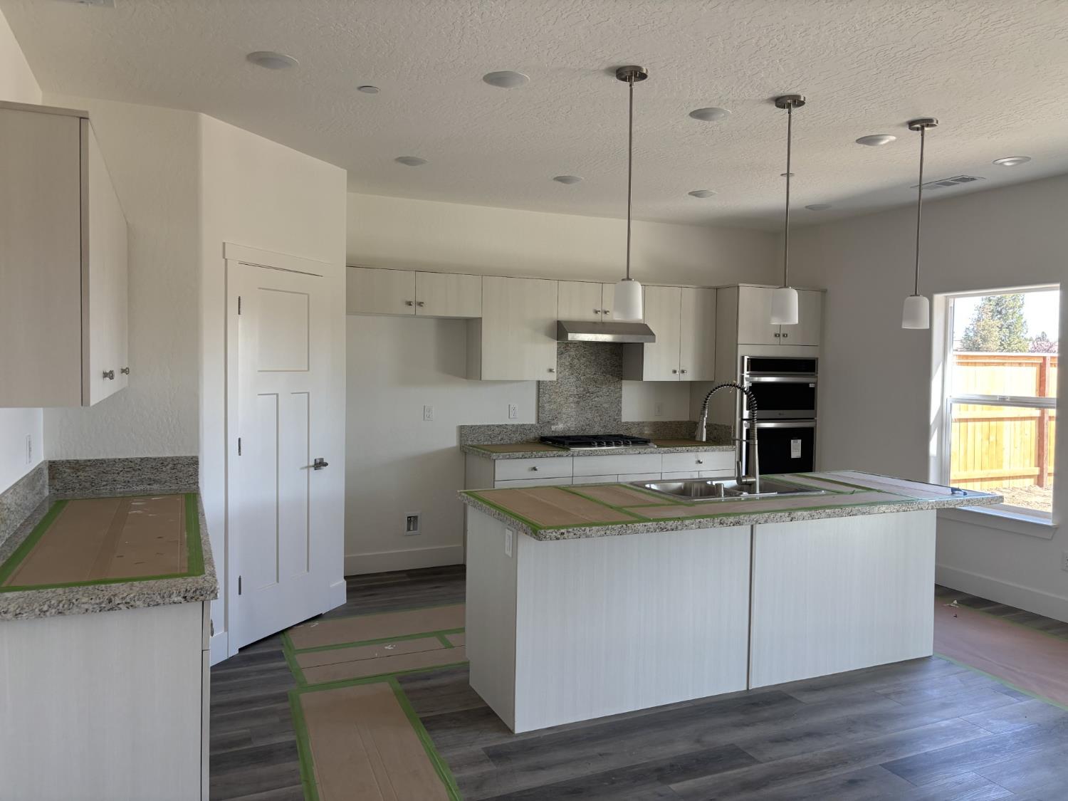 1207 Via Valencia, Madera, CA 93637