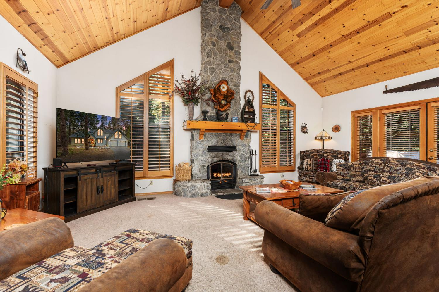 41811 Gray Rock Rd, Shaver Lake, CA 93664