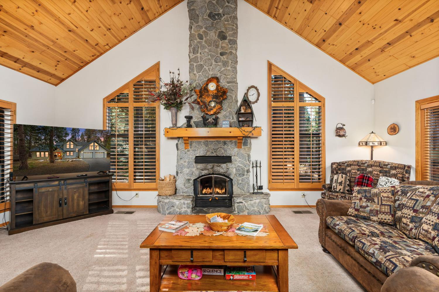 41811 Gray Rock Rd, Shaver Lake, CA 93664