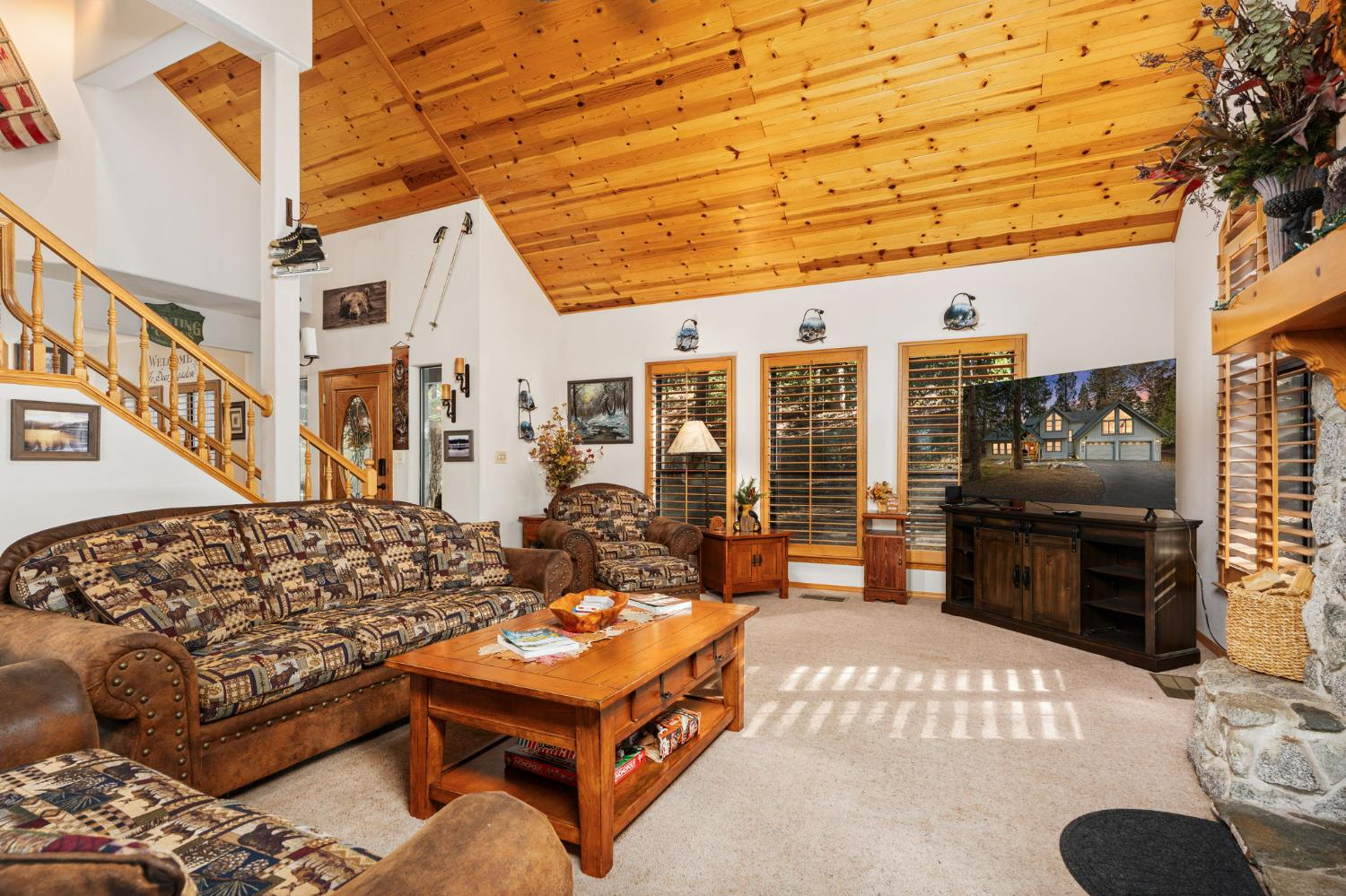 41811 Gray Rock Rd, Shaver Lake, CA 93664