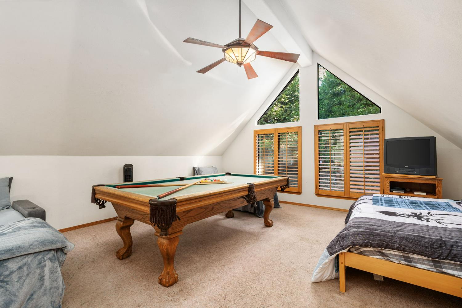 41811 Gray Rock Rd, Shaver Lake, CA 93664