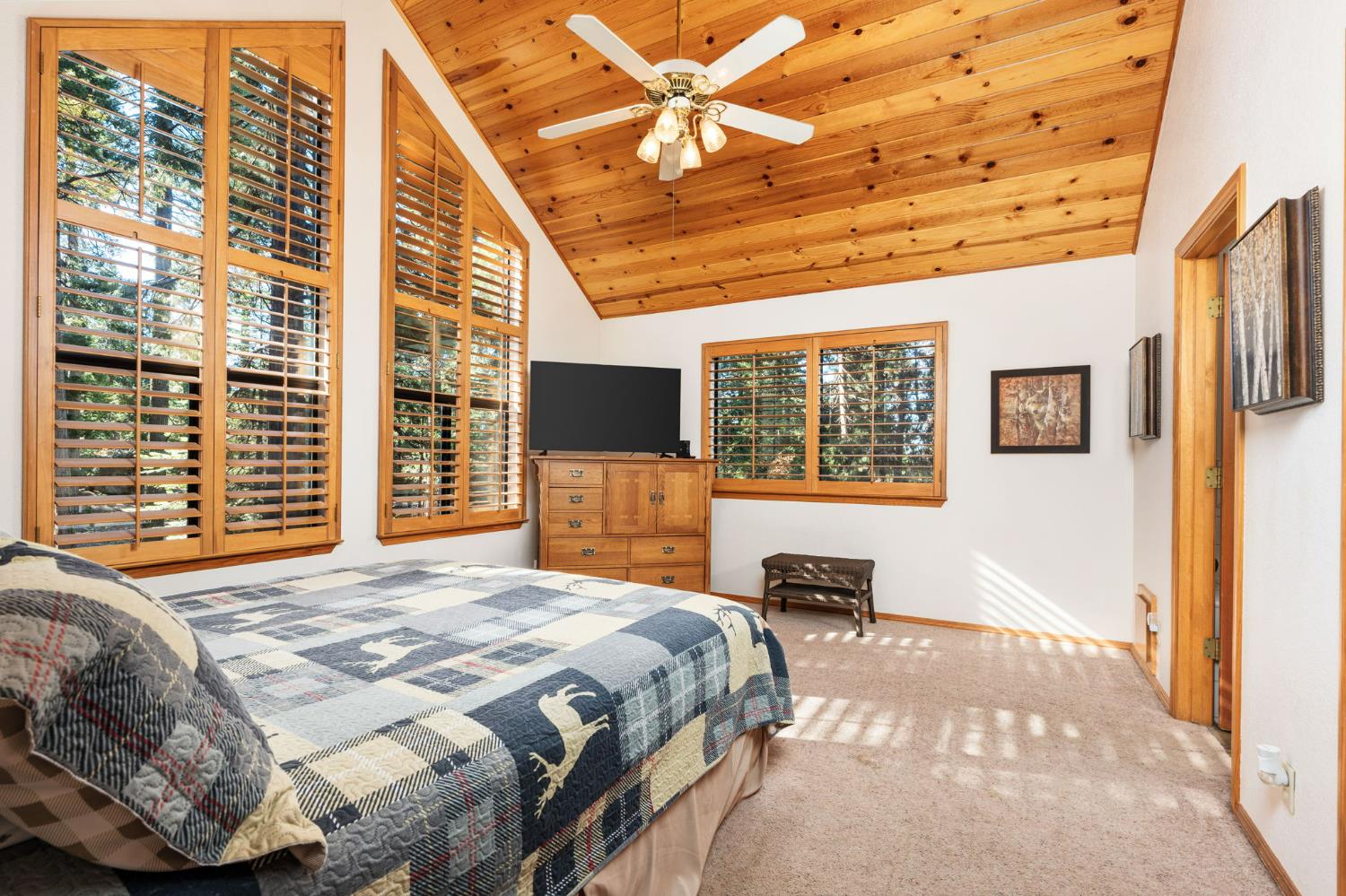 41811 Gray Rock Rd, Shaver Lake, CA 93664