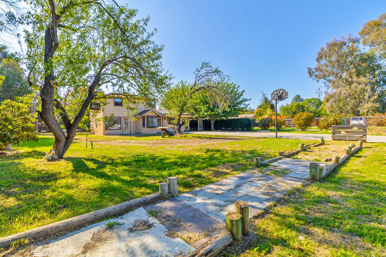 5132 E Washington Ave, Fresno, CA 93727