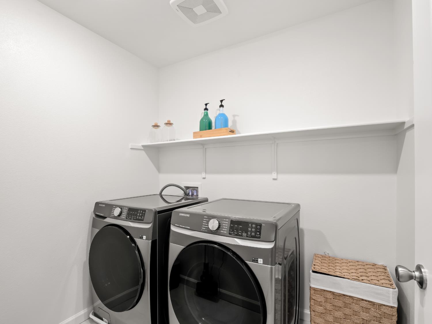 6656 E Washington Ave, Fresno, CA 93727