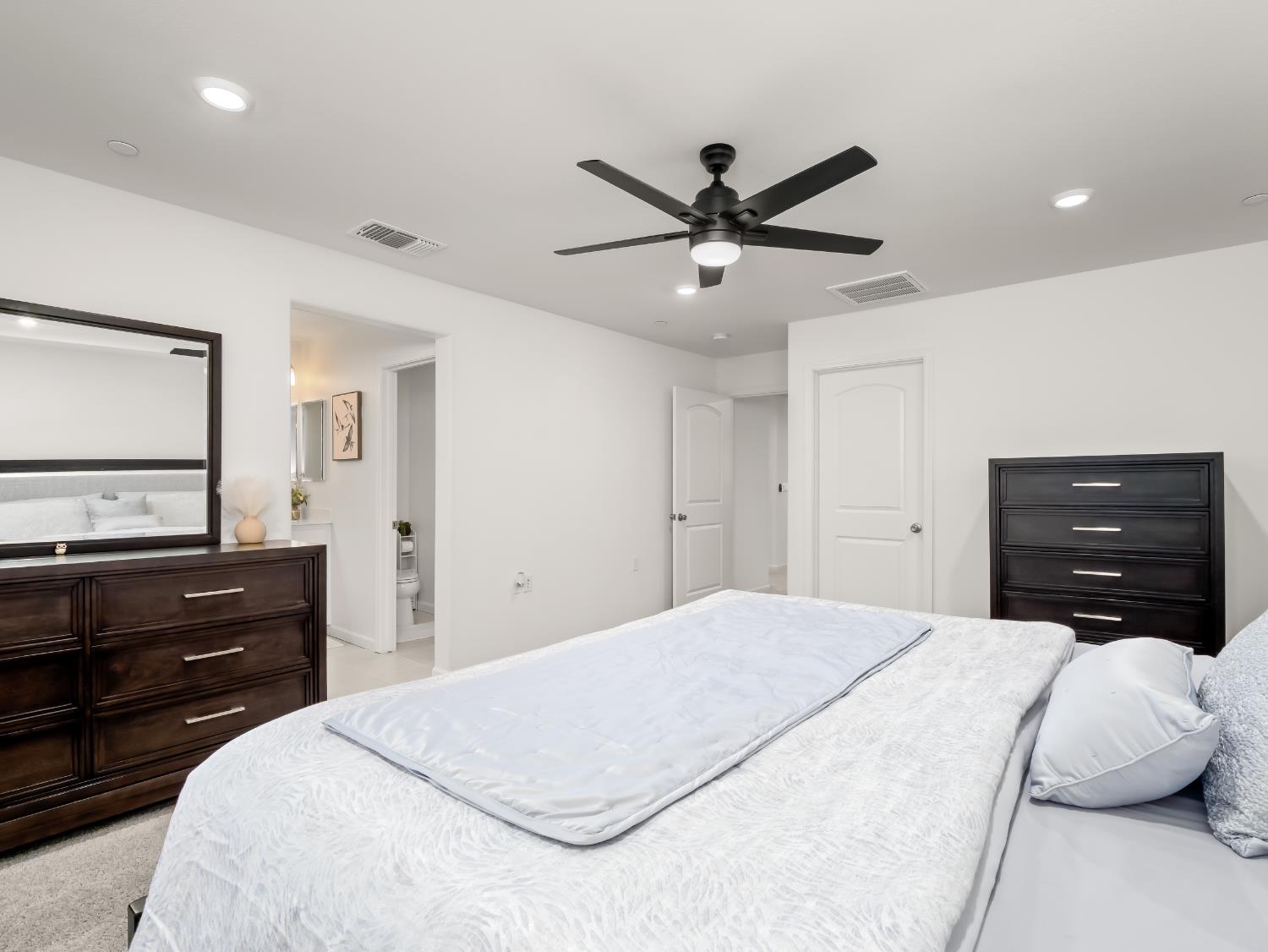 6656 E Washington Ave, Fresno, CA 93727