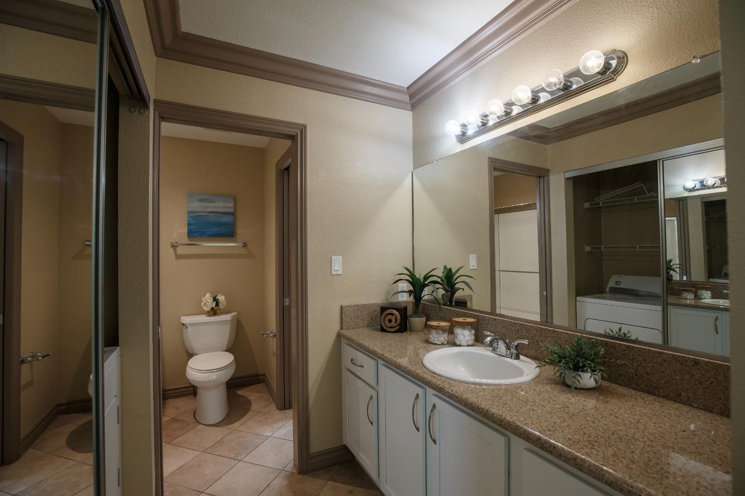 7675 N First St #225, Fresno, CA 93720