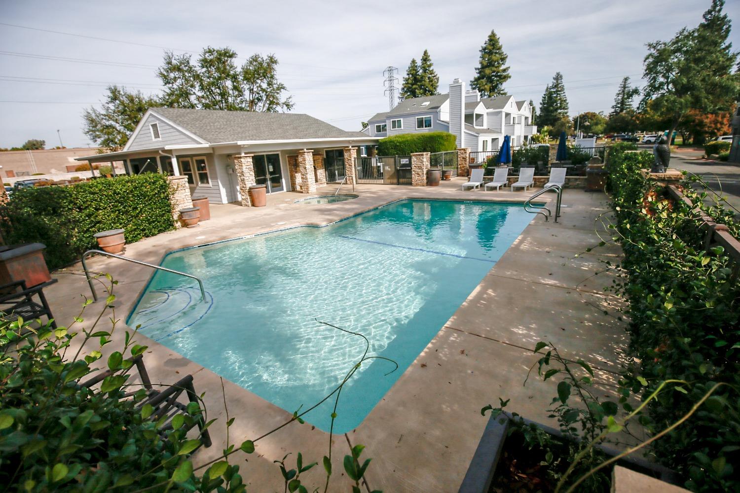 7675 N First St #225, Fresno, CA 93720