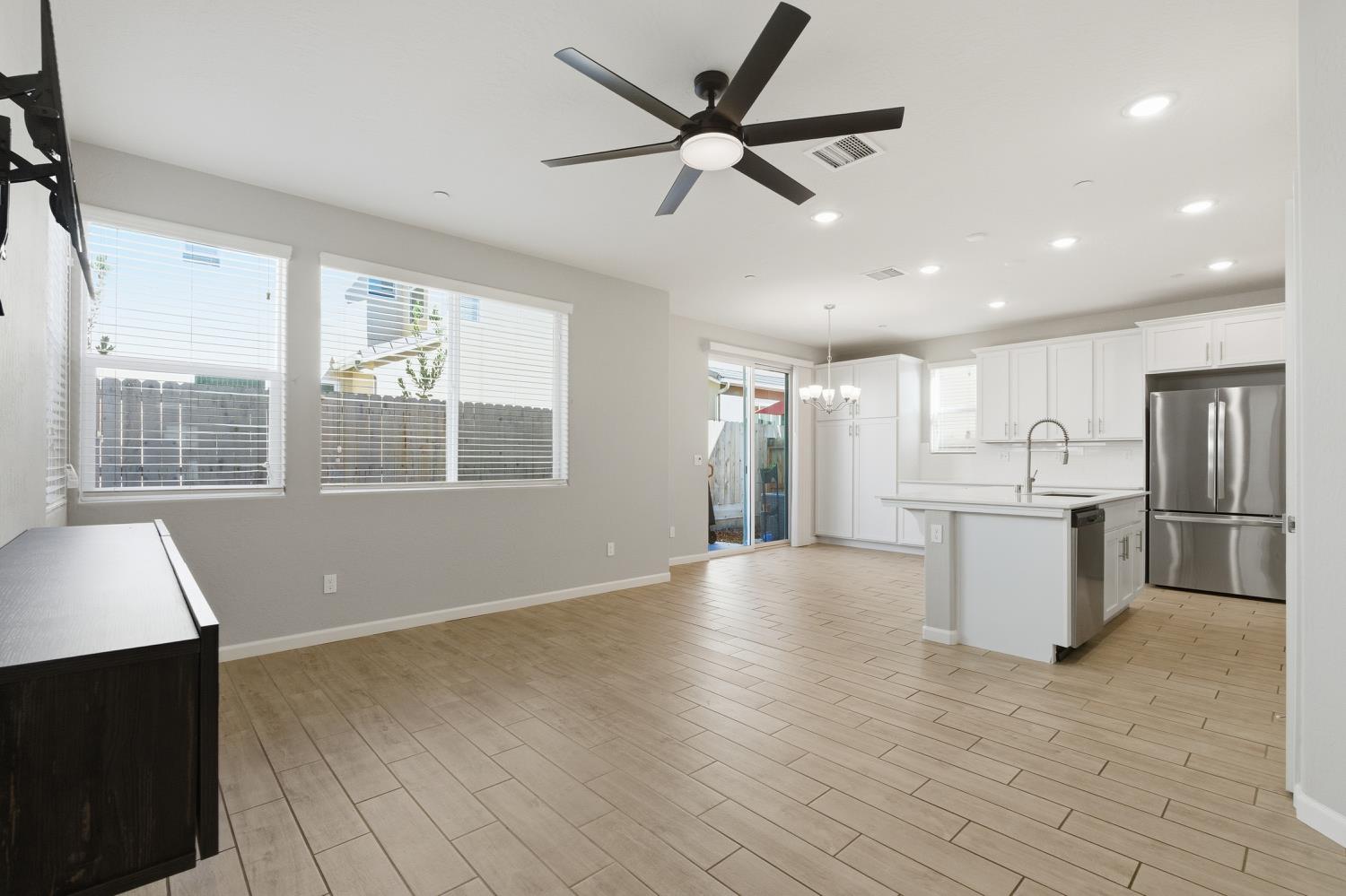 1107 Significant Way, Madera, CA 93636