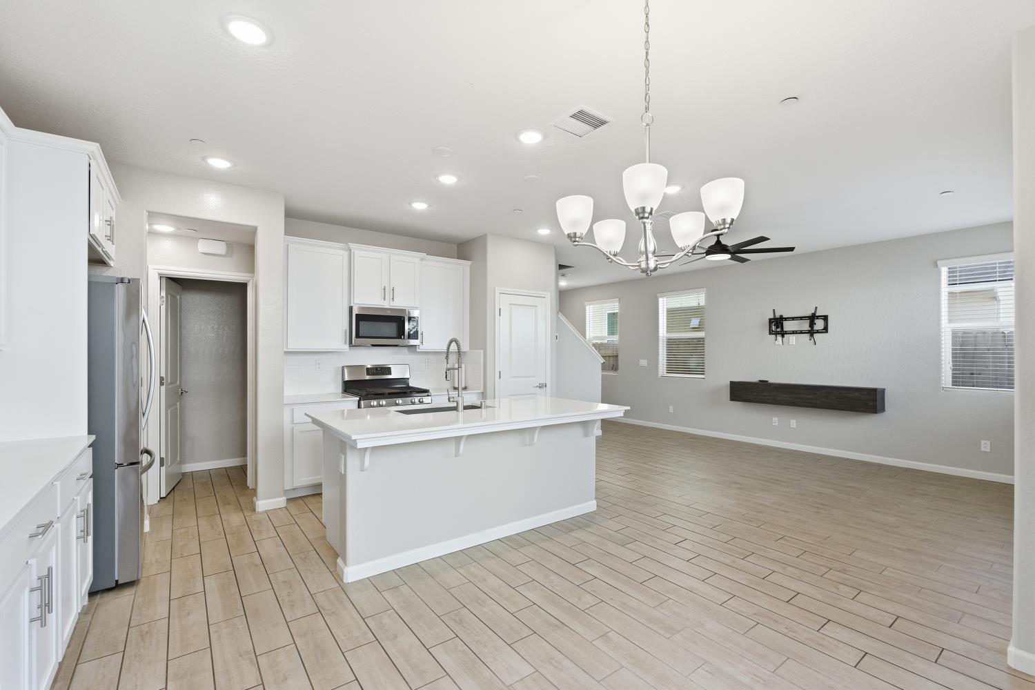 1107 Significant Way, Madera, CA 93636