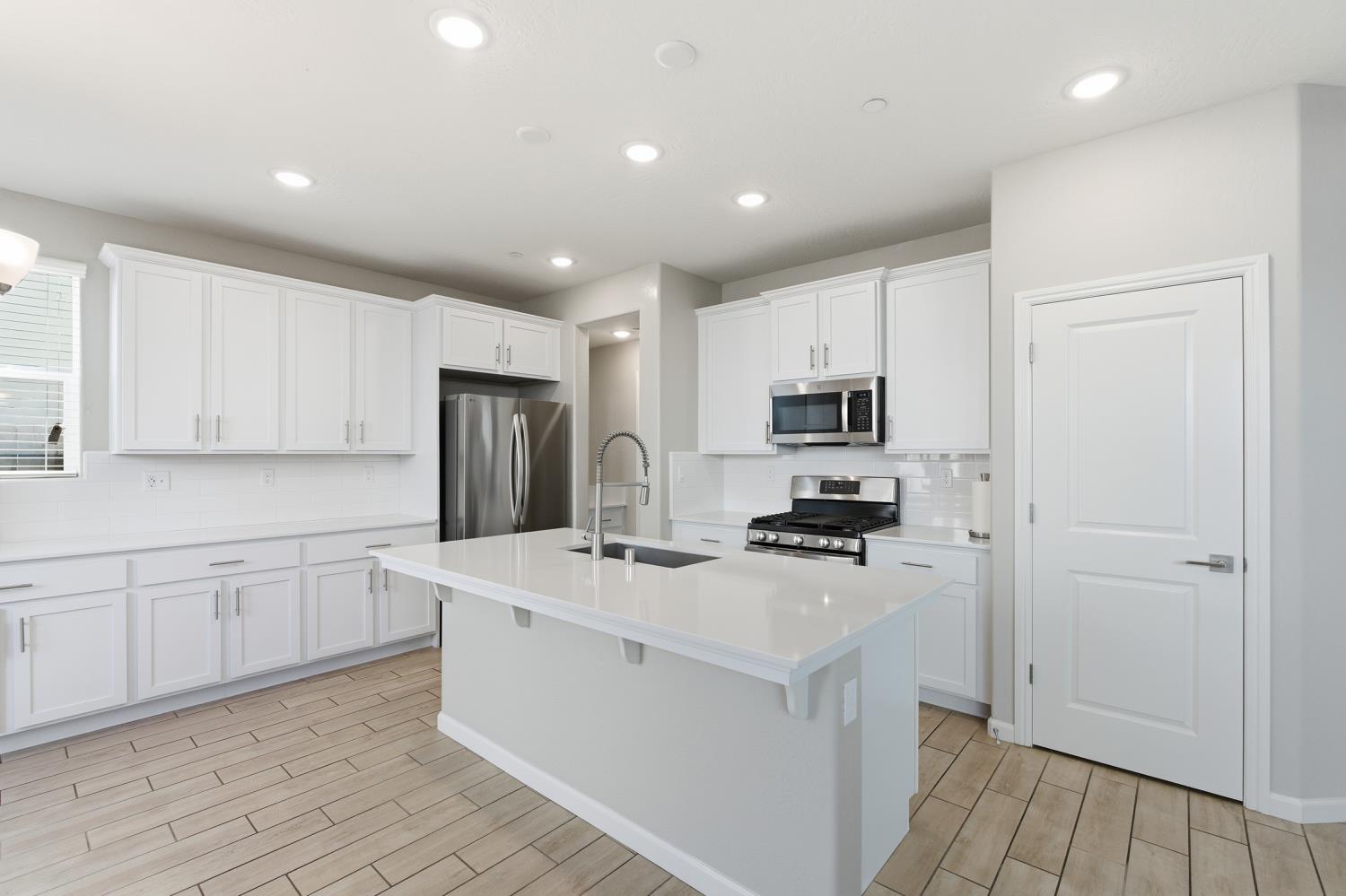 1107 Significant Way, Madera, CA 93636