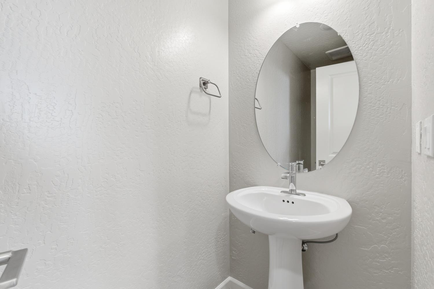 1107 Significant Way, Madera, CA 93636