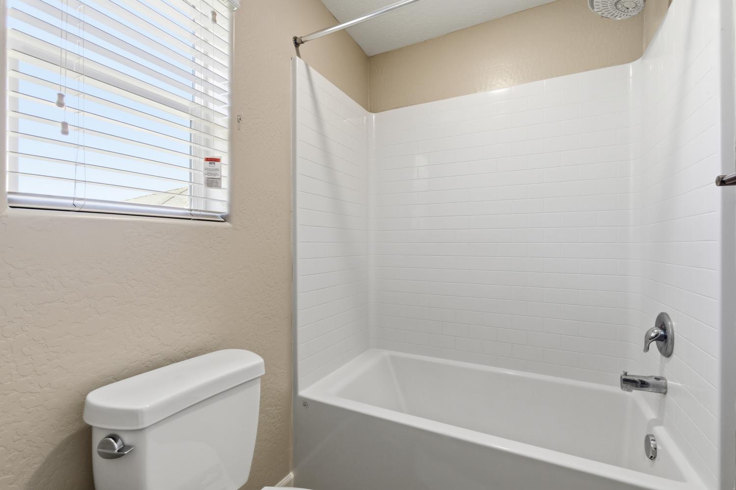 1107 Significant Way, Madera, CA 93636