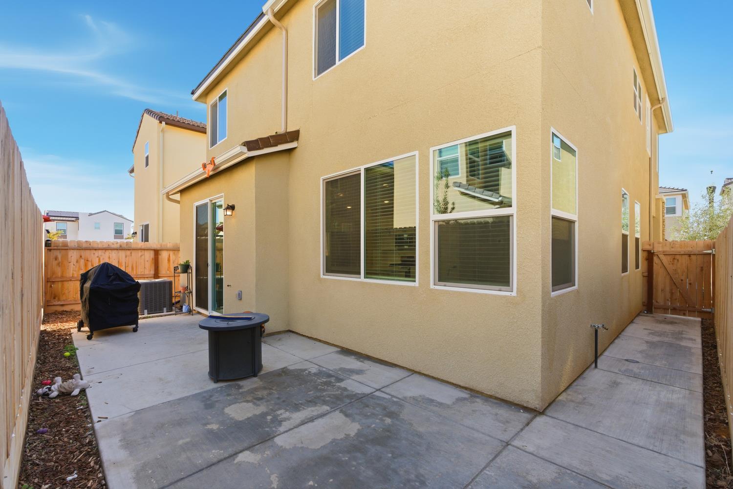 1107 Significant Way, Madera, CA 93636