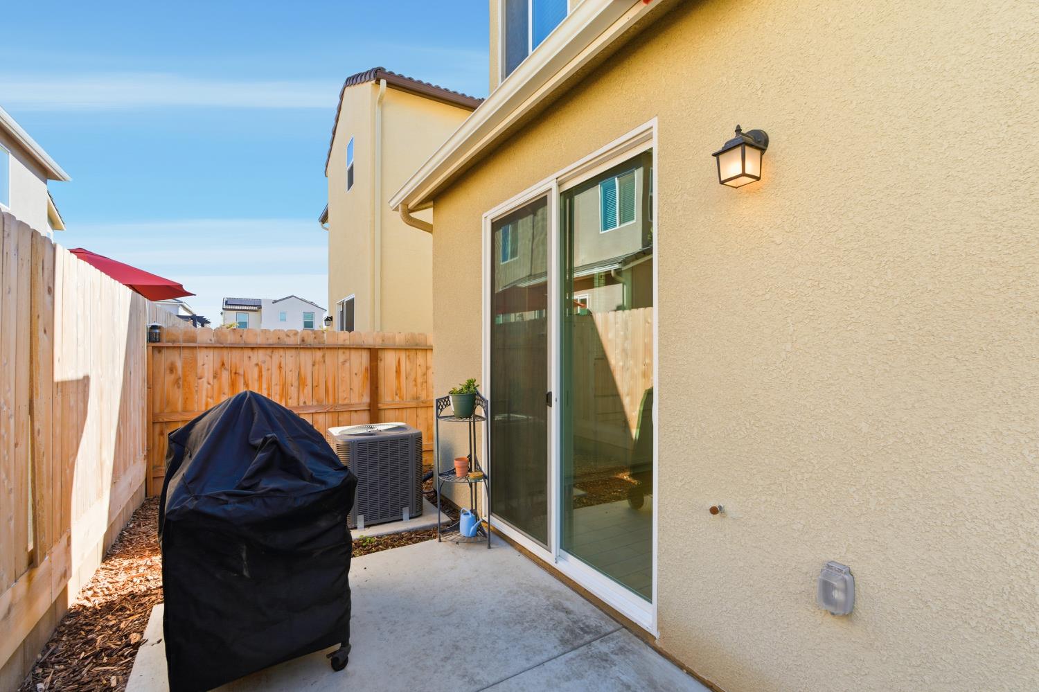 1107 Significant Way, Madera, CA 93636