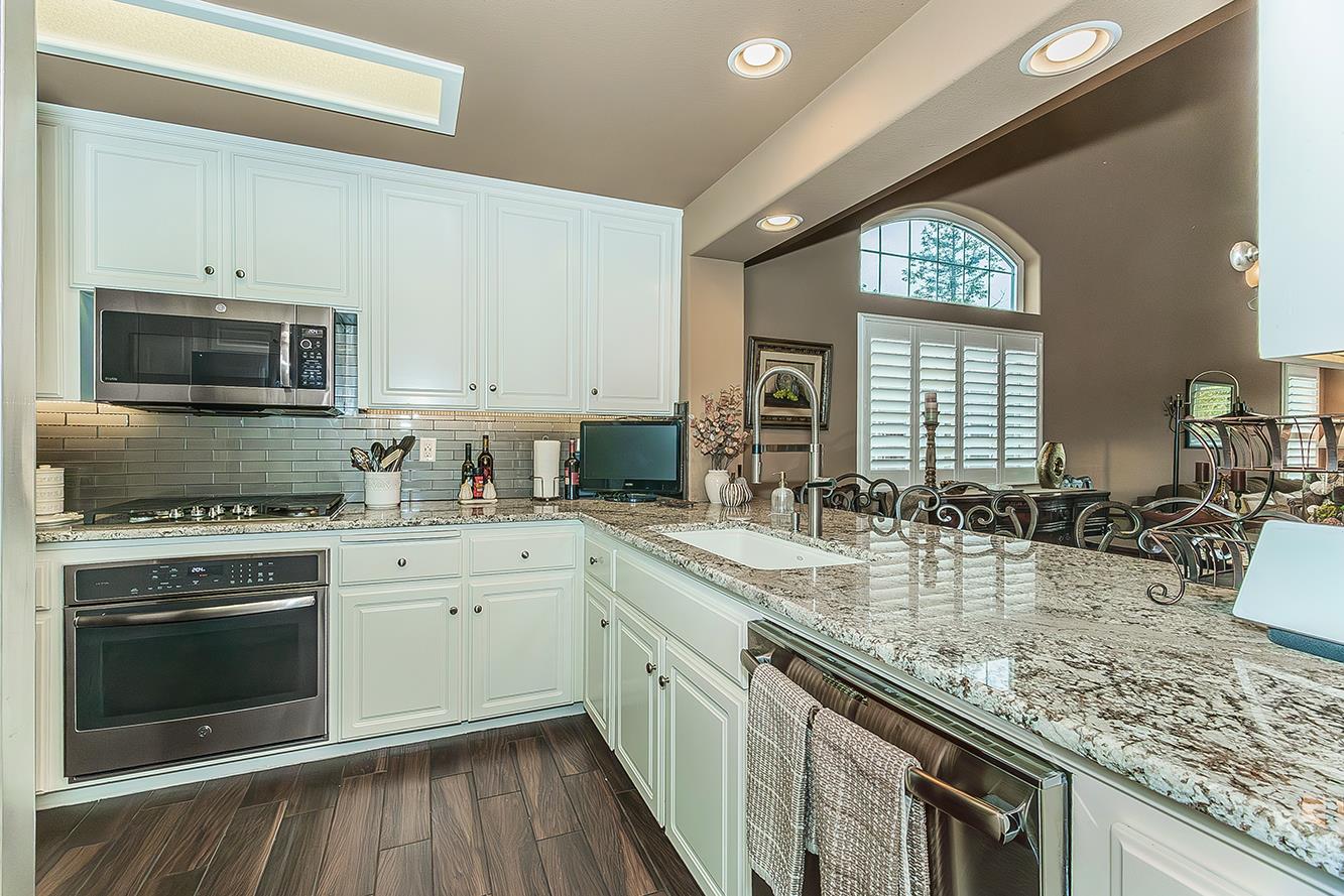 140 N Gayle Ave, Clovis, CA 93611