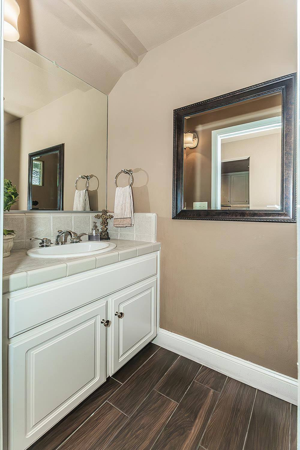 140 N Gayle Ave, Clovis, CA 93611