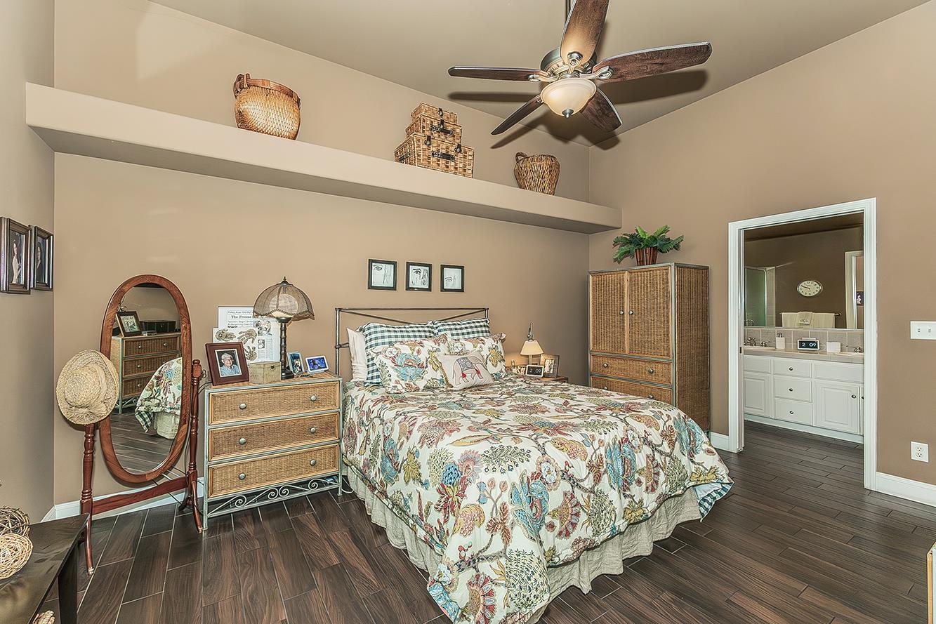 140 N Gayle Ave, Clovis, CA 93611