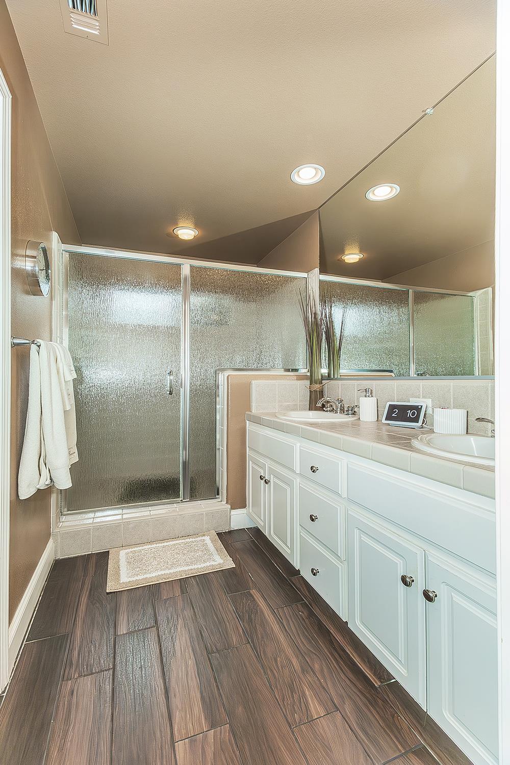 140 N Gayle Ave, Clovis, CA 93611