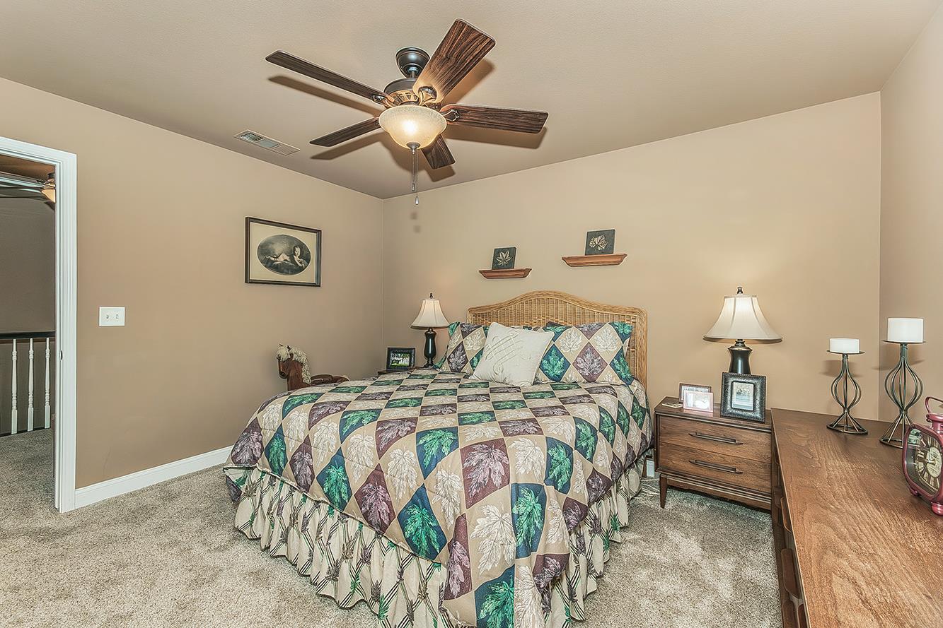 140 N Gayle Ave, Clovis, CA 93611