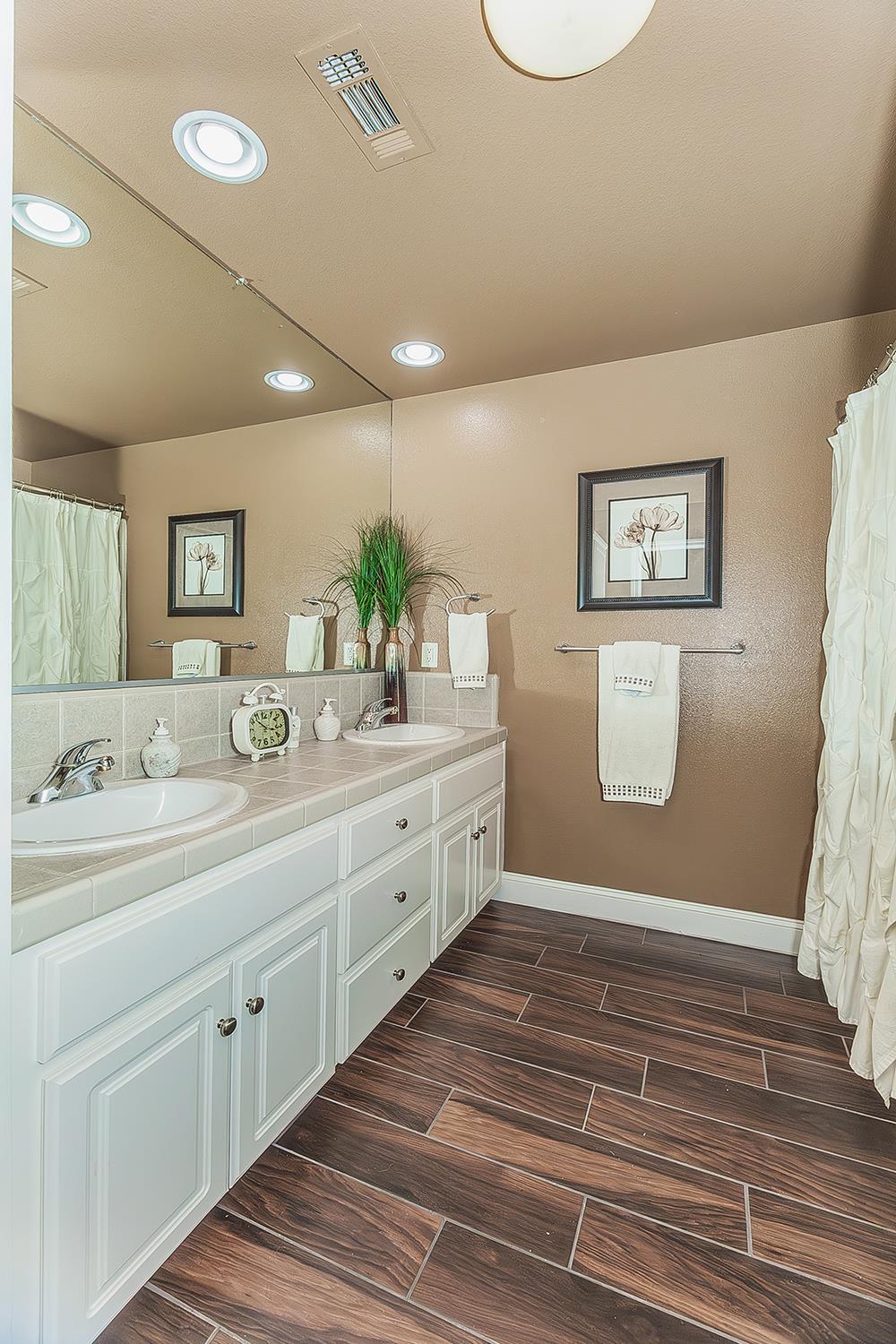 140 N Gayle Ave, Clovis, CA 93611