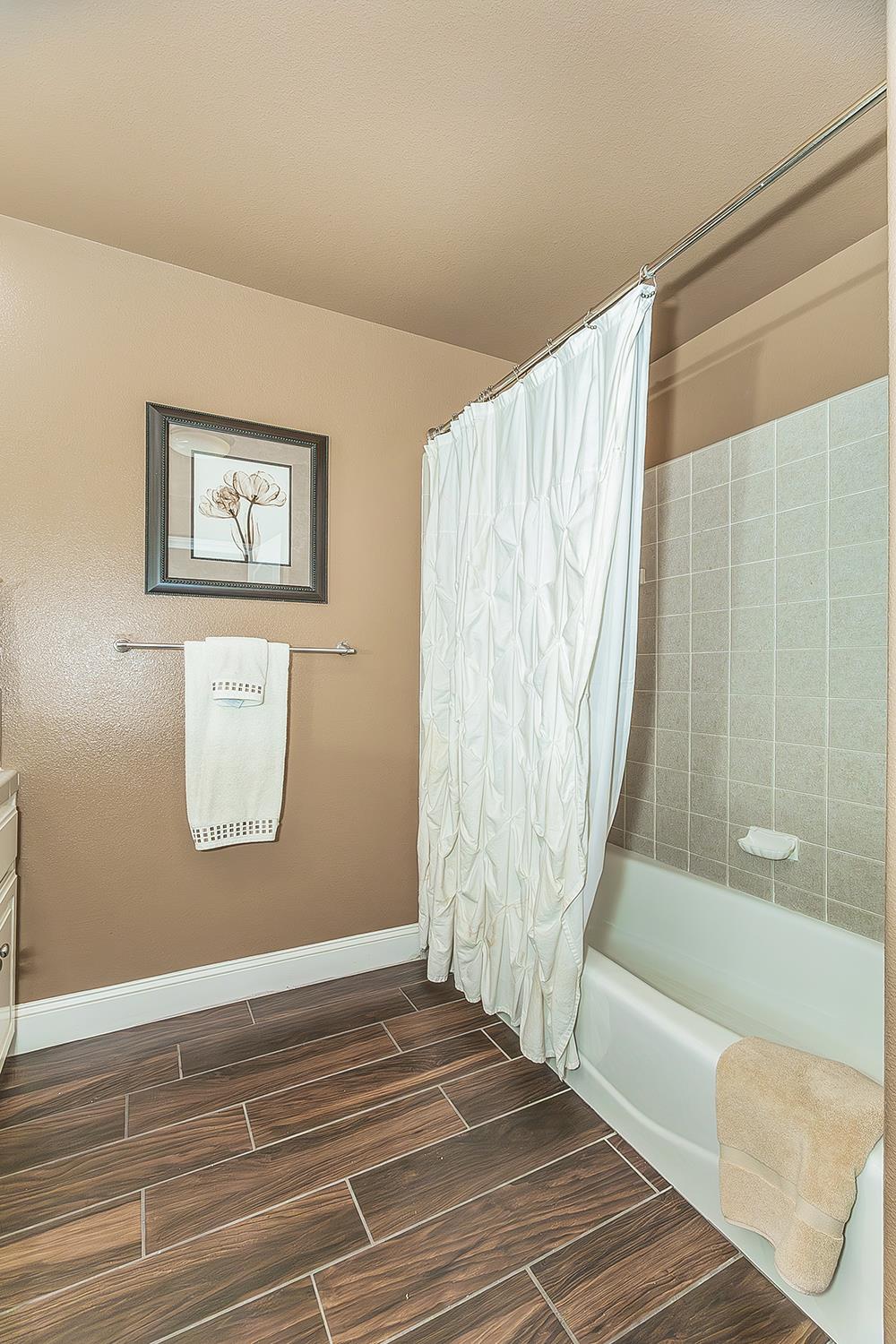 140 N Gayle Ave, Clovis, CA 93611