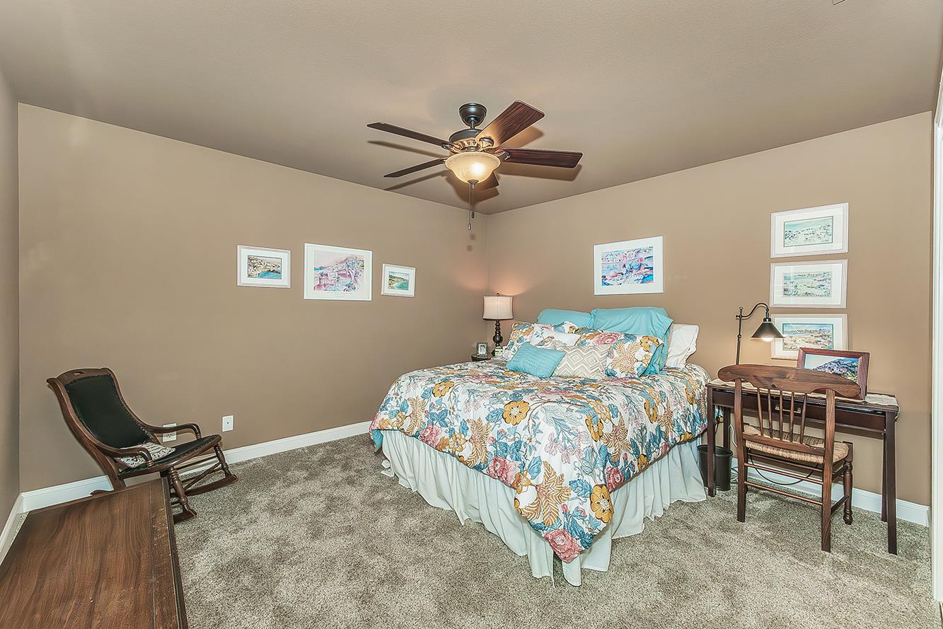 140 N Gayle Ave, Clovis, CA 93611