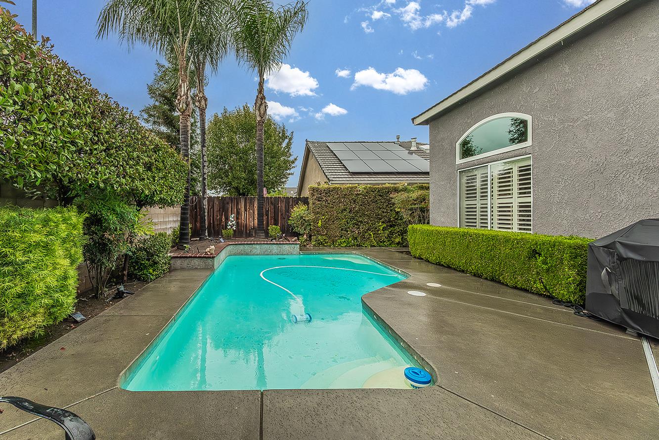 140 N Gayle Ave, Clovis, CA 93611