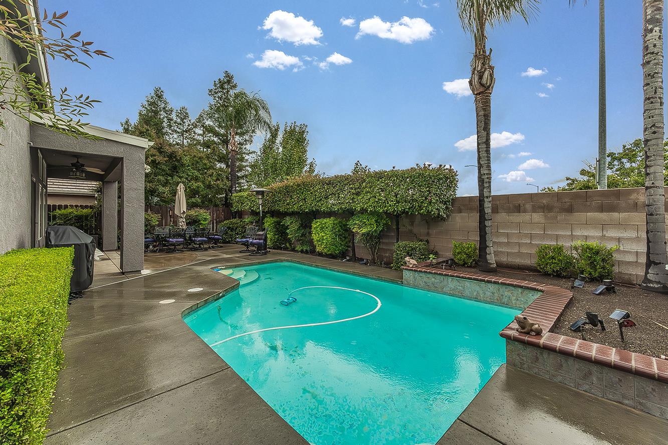 140 N Gayle Ave, Clovis, CA 93611