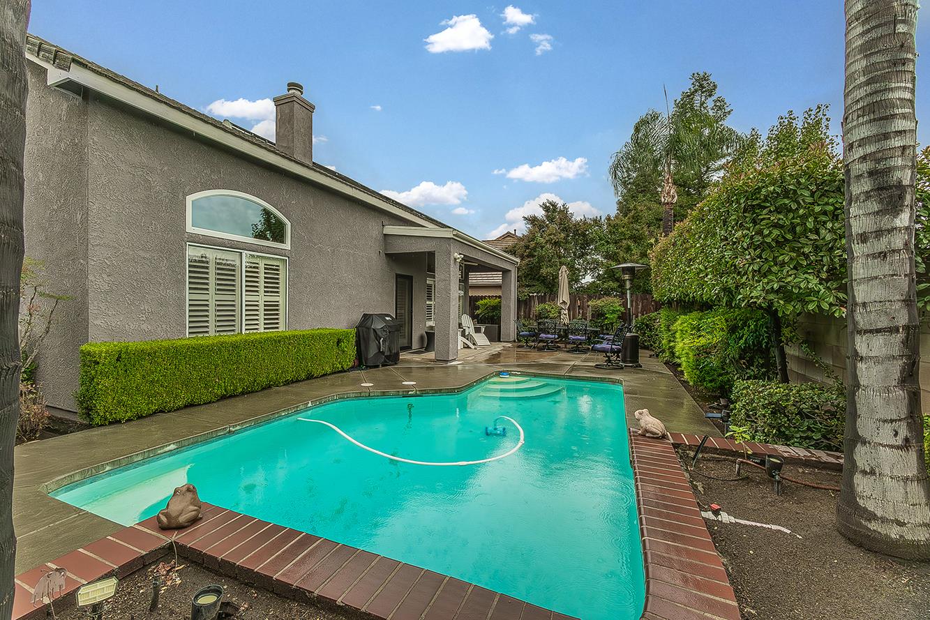 140 N Gayle Ave, Clovis, CA 93611