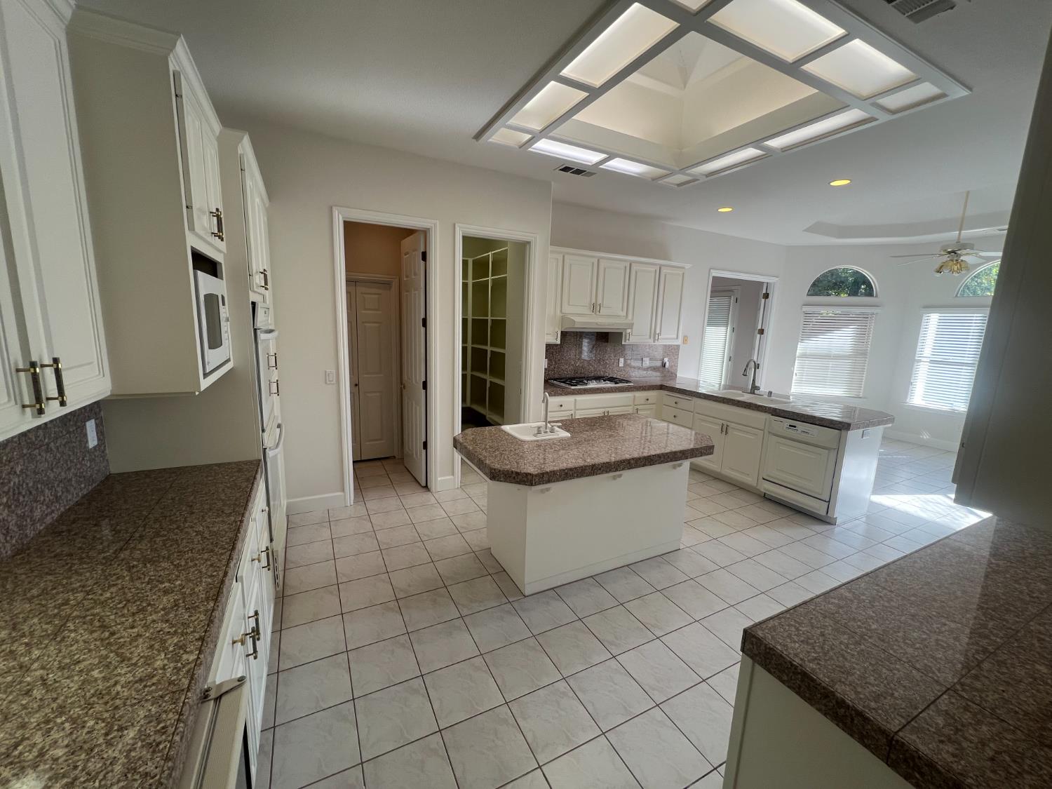 2563 W Fir Ave, Fresno, CA 93711