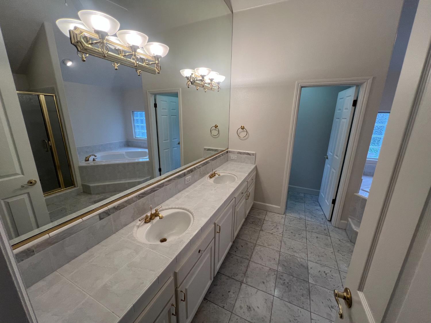 2563 W Fir Ave, Fresno, CA 93711