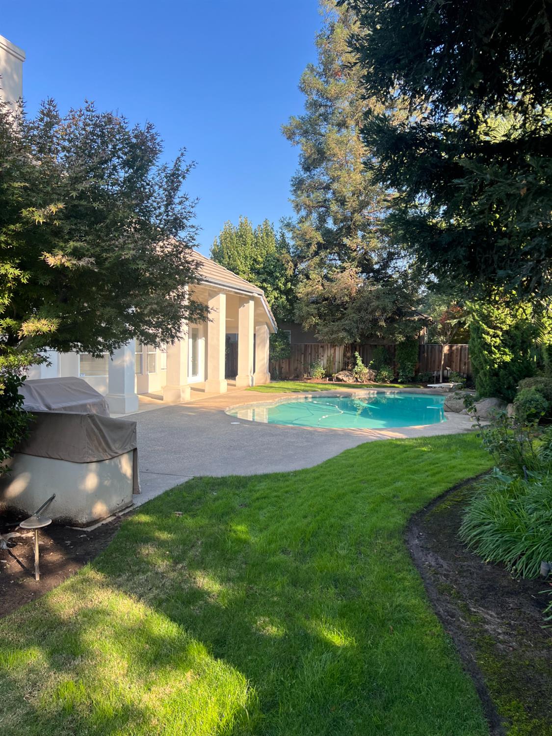 2563 W Fir Ave, Fresno, CA 93711