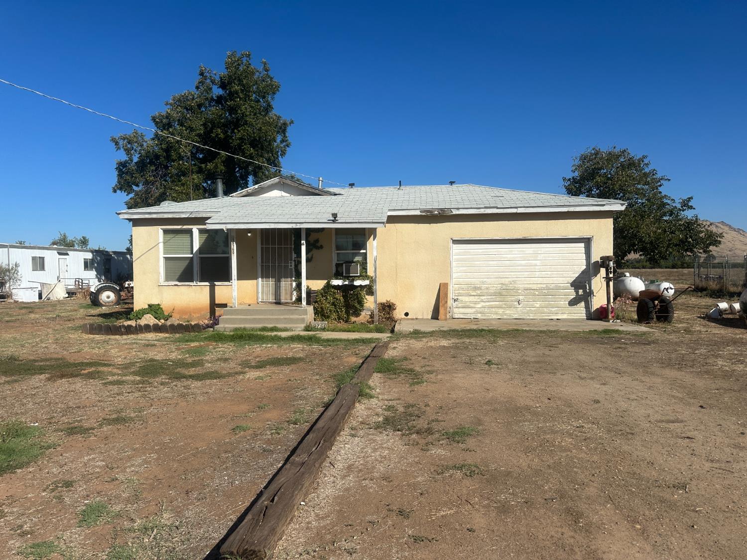 19760 E American Ave, Reedley, CA 93654