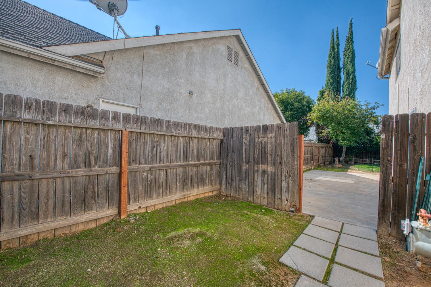 10183 N Backer Ave, Fresno, CA 93730