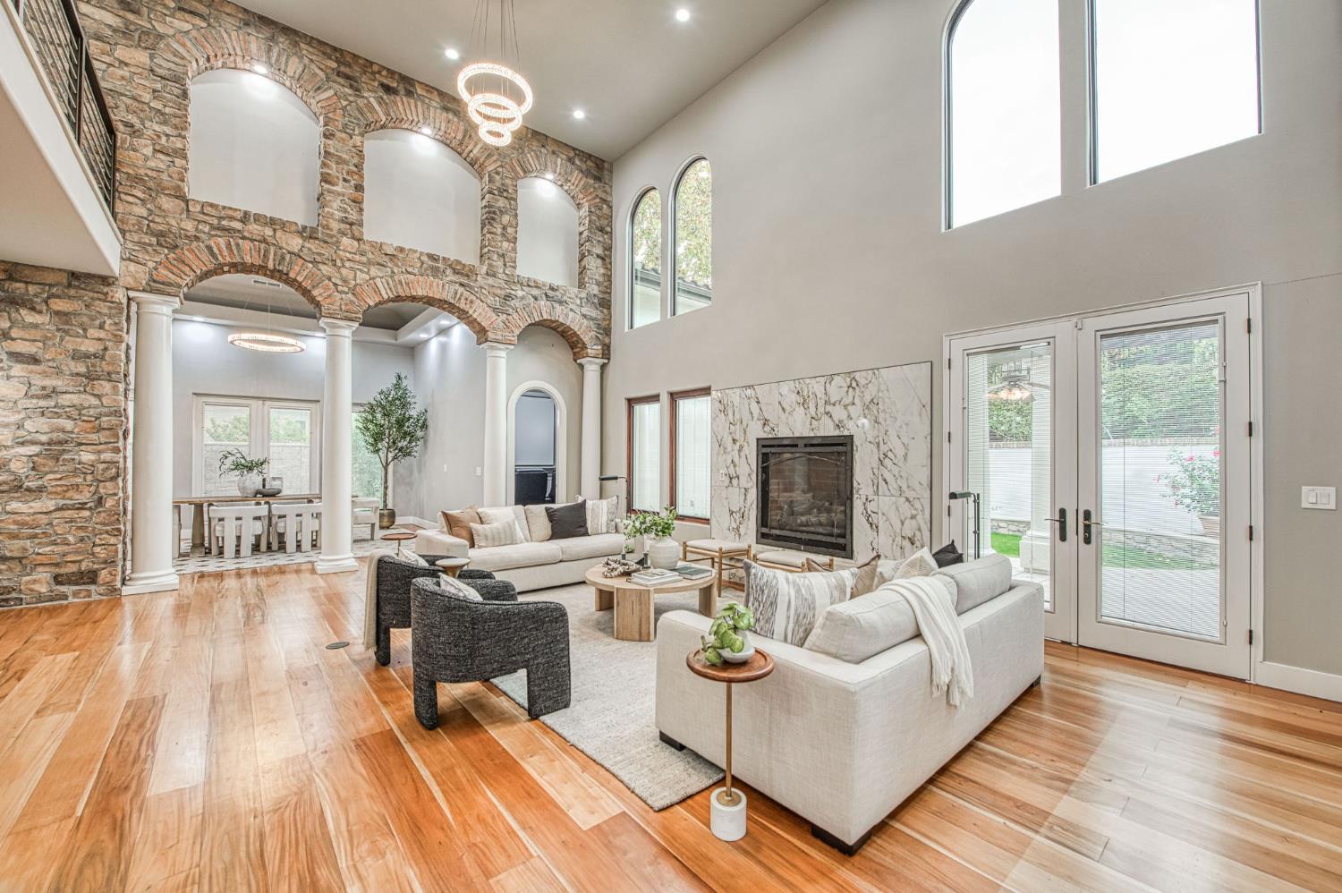 2283 E Sarazen Ave, Fresno, CA 93730