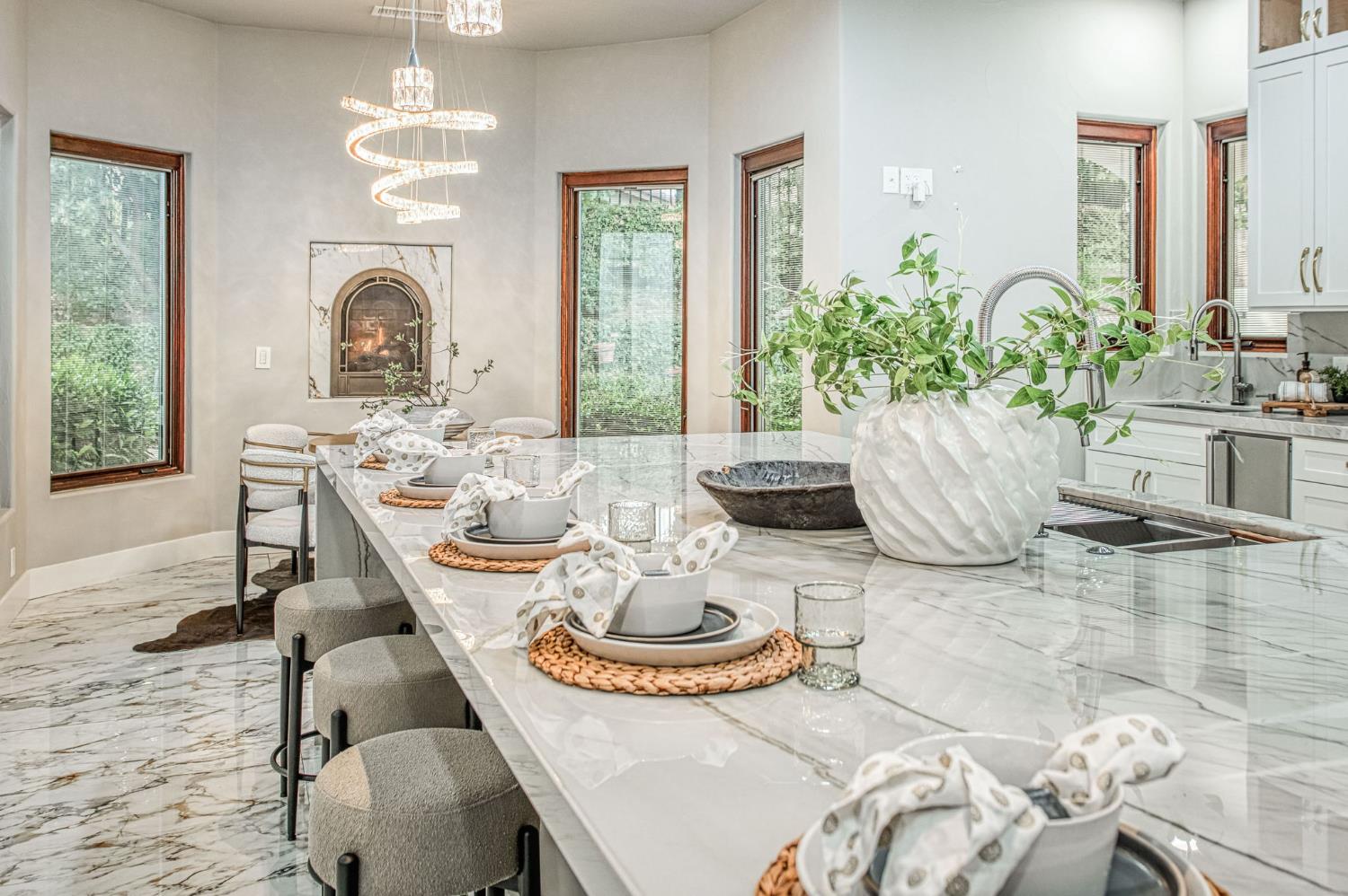 2283 E Sarazen Ave, Fresno, CA 93730