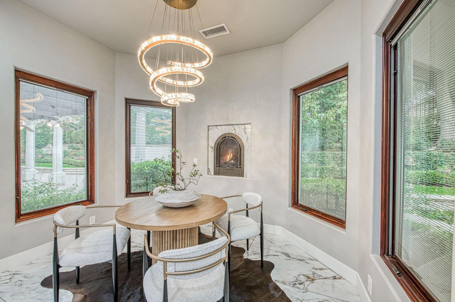 2283 E Sarazen Ave, Fresno, CA 93730