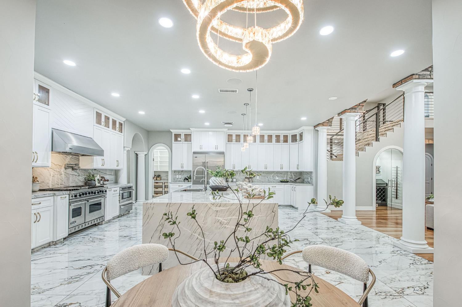 2283 E Sarazen Ave, Fresno, CA 93730