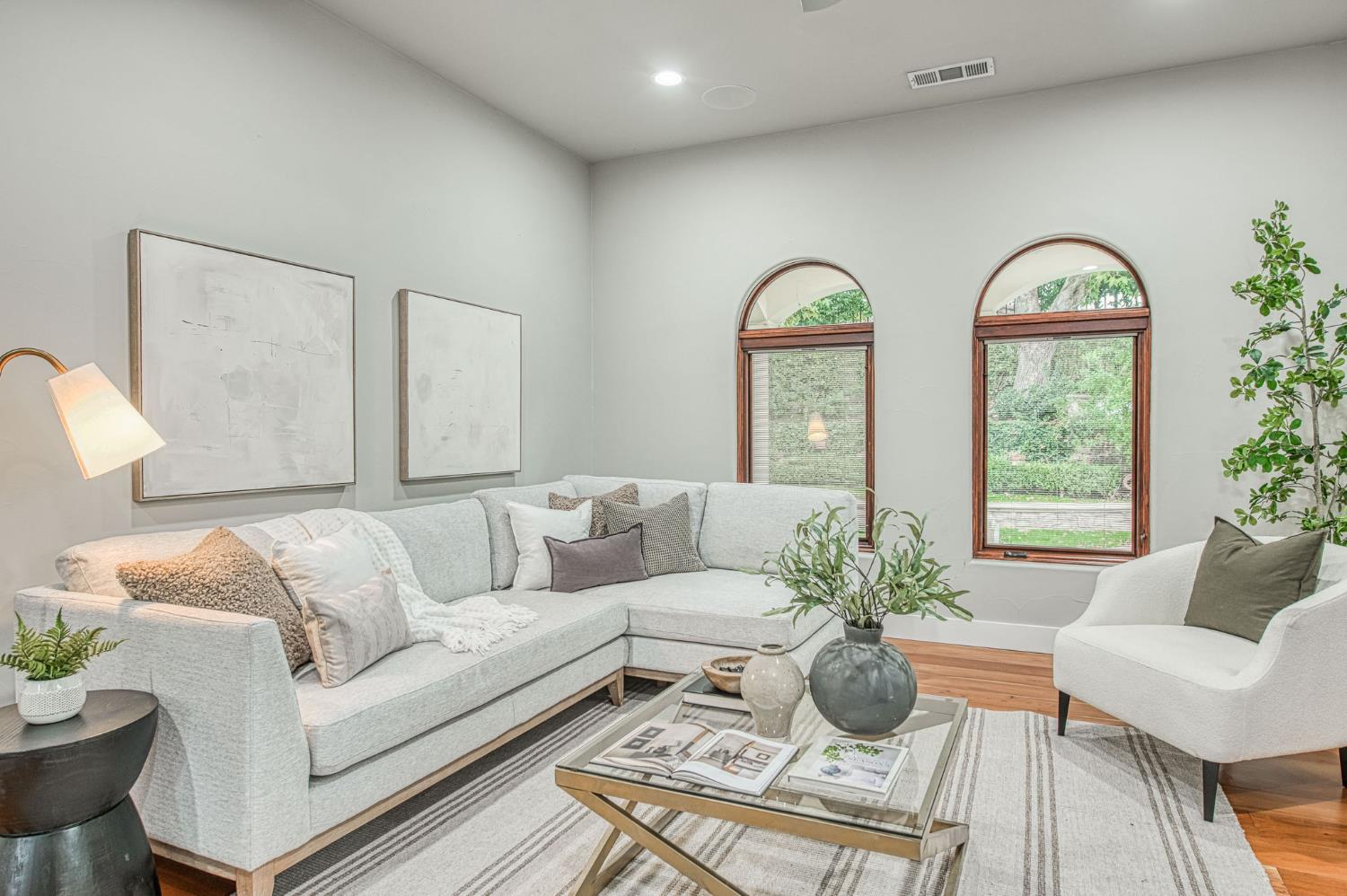 2283 E Sarazen Ave, Fresno, CA 93730