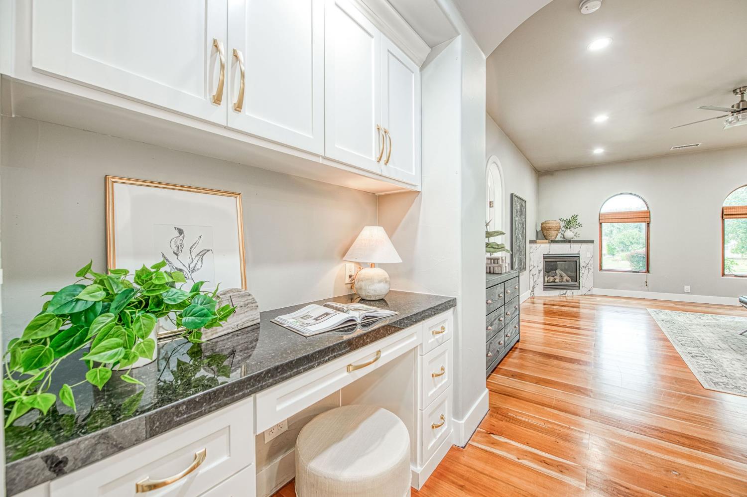 2283 E Sarazen Ave, Fresno, CA 93730