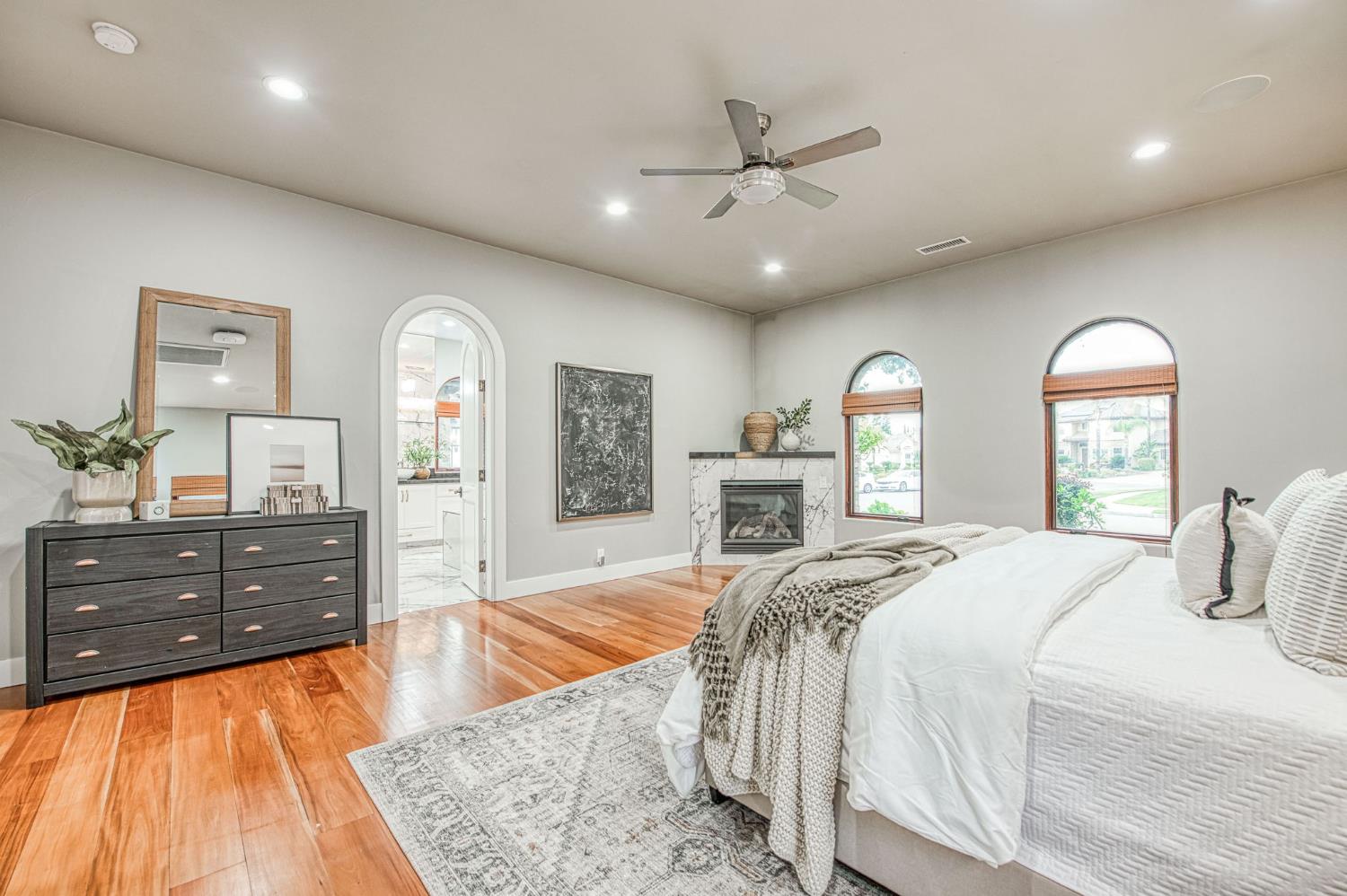 2283 E Sarazen Ave, Fresno, CA 93730