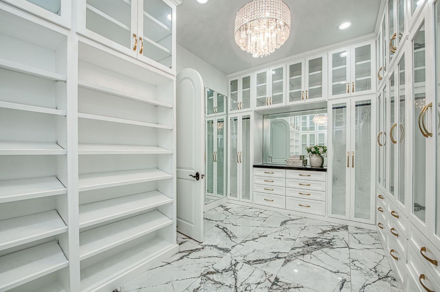 2283 E Sarazen Ave, Fresno, CA 93730