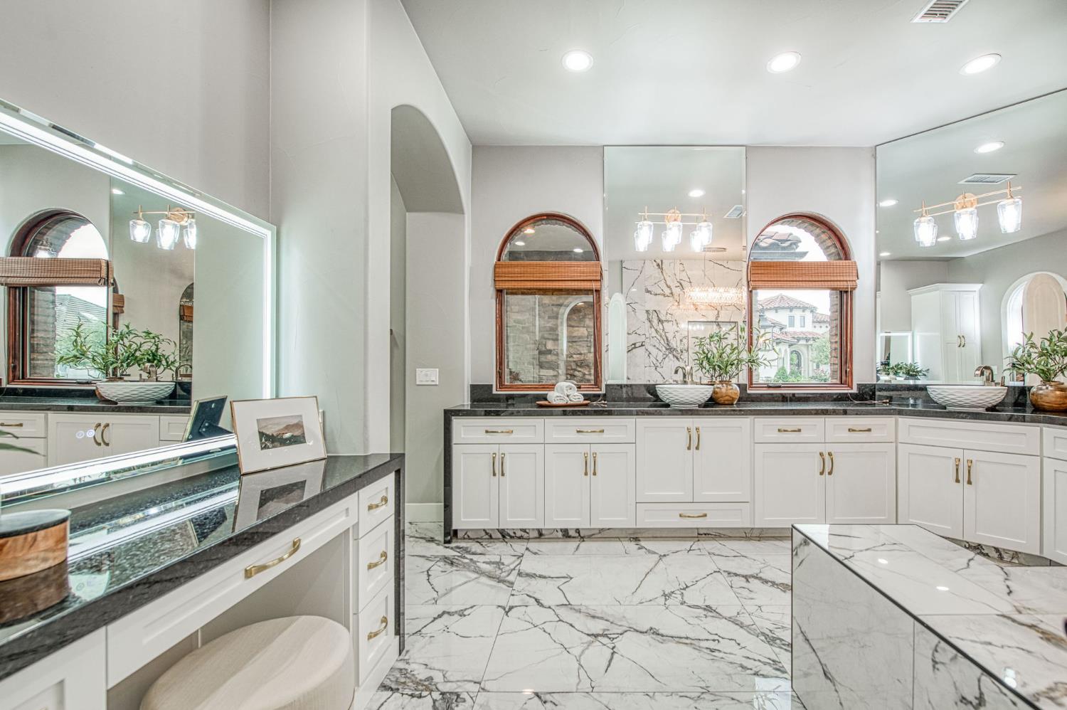 2283 E Sarazen Ave, Fresno, CA 93730