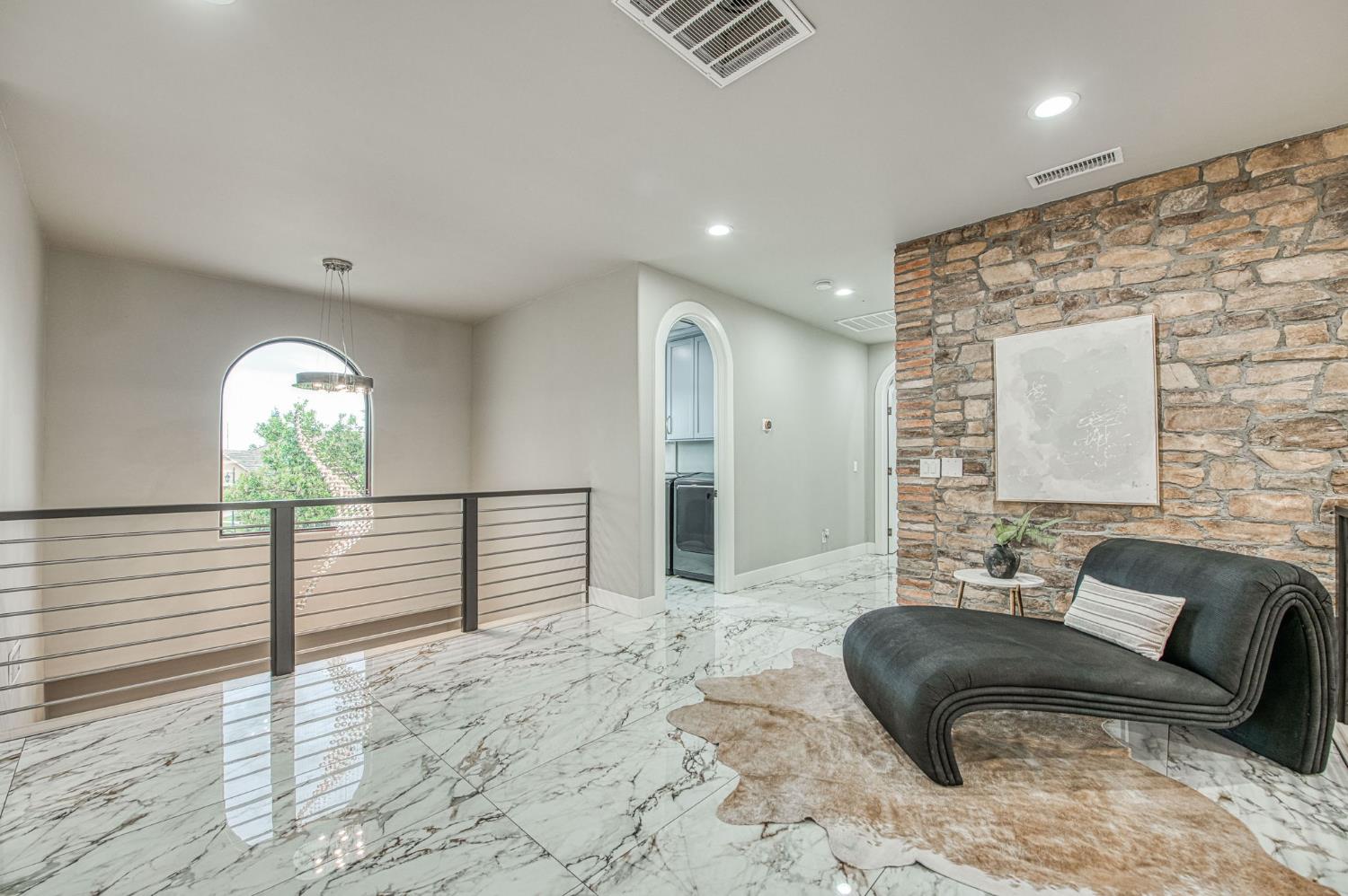 2283 E Sarazen Ave, Fresno, CA 93730