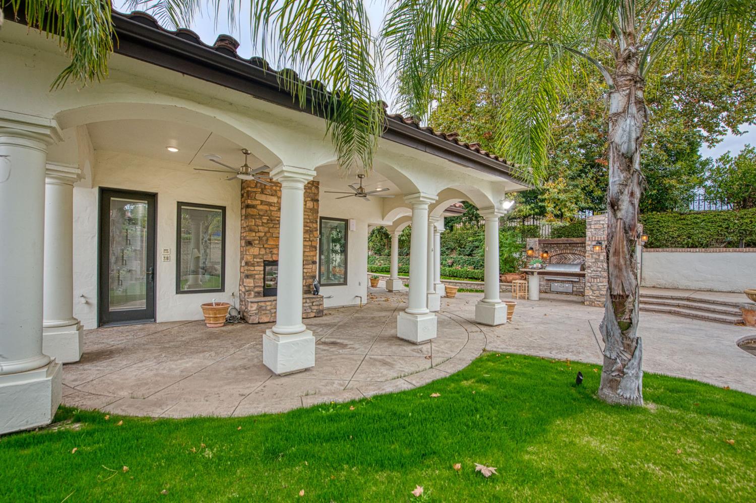 2283 E Sarazen Ave, Fresno, CA 93730